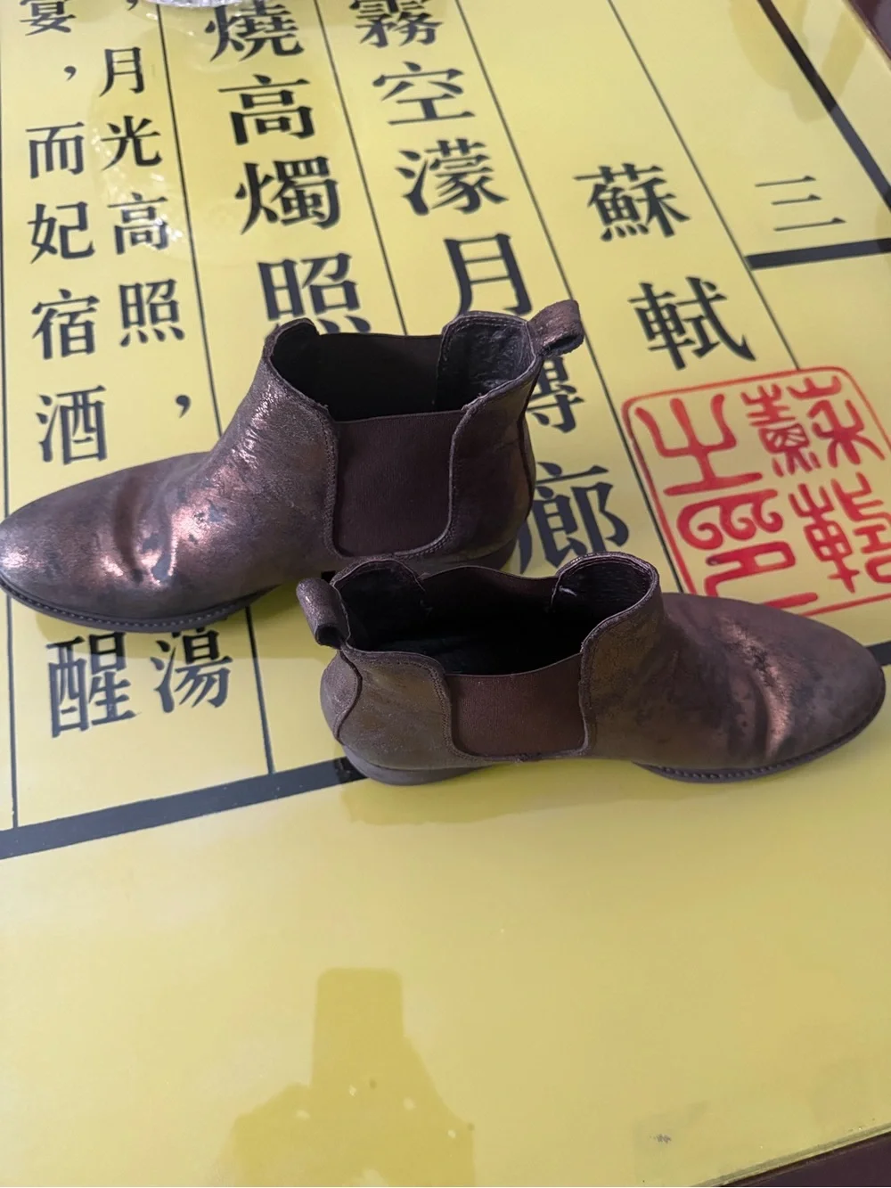 Woman’s made in Italy Metallic Bronze Chelsea Boots - Sleek Slip-On Style